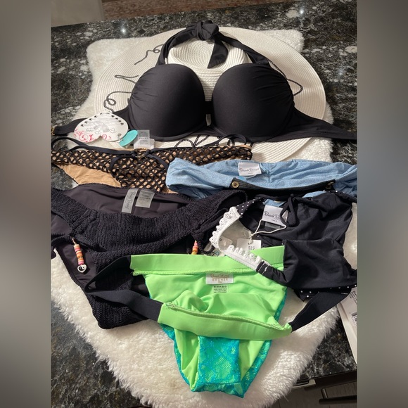 Victoria’s secret’s bombshell 34D or 34DD  and beach bunny bottoms combo - Picture 16 of 16